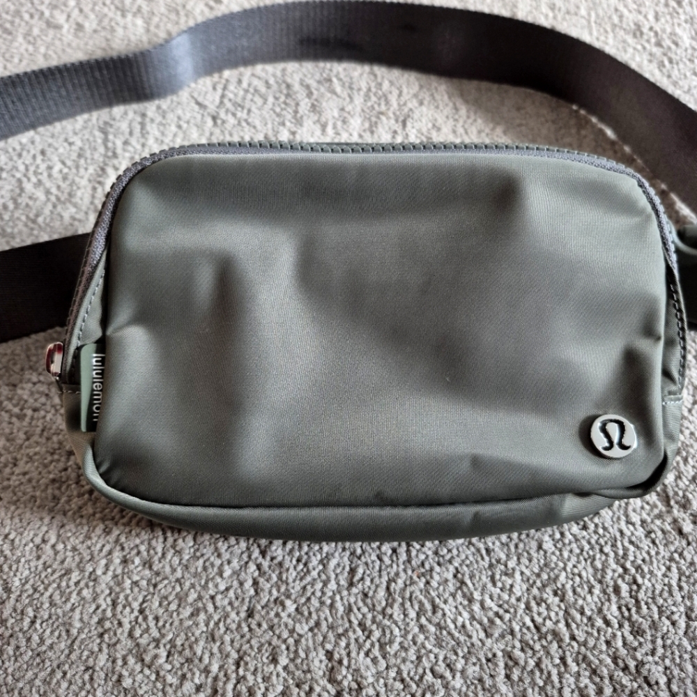 Lululemon Everywhere Belt Bag